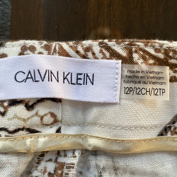 Calvin Klein Petite Size Paisley Print Slim Leg Linen-Blend Ankle Pants - Picture 5 of 14